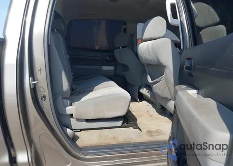 2008 Toyota Tundra Base 5.7L V8 z USA, uszkodzony, nr VIN 5TFEV54188X035539